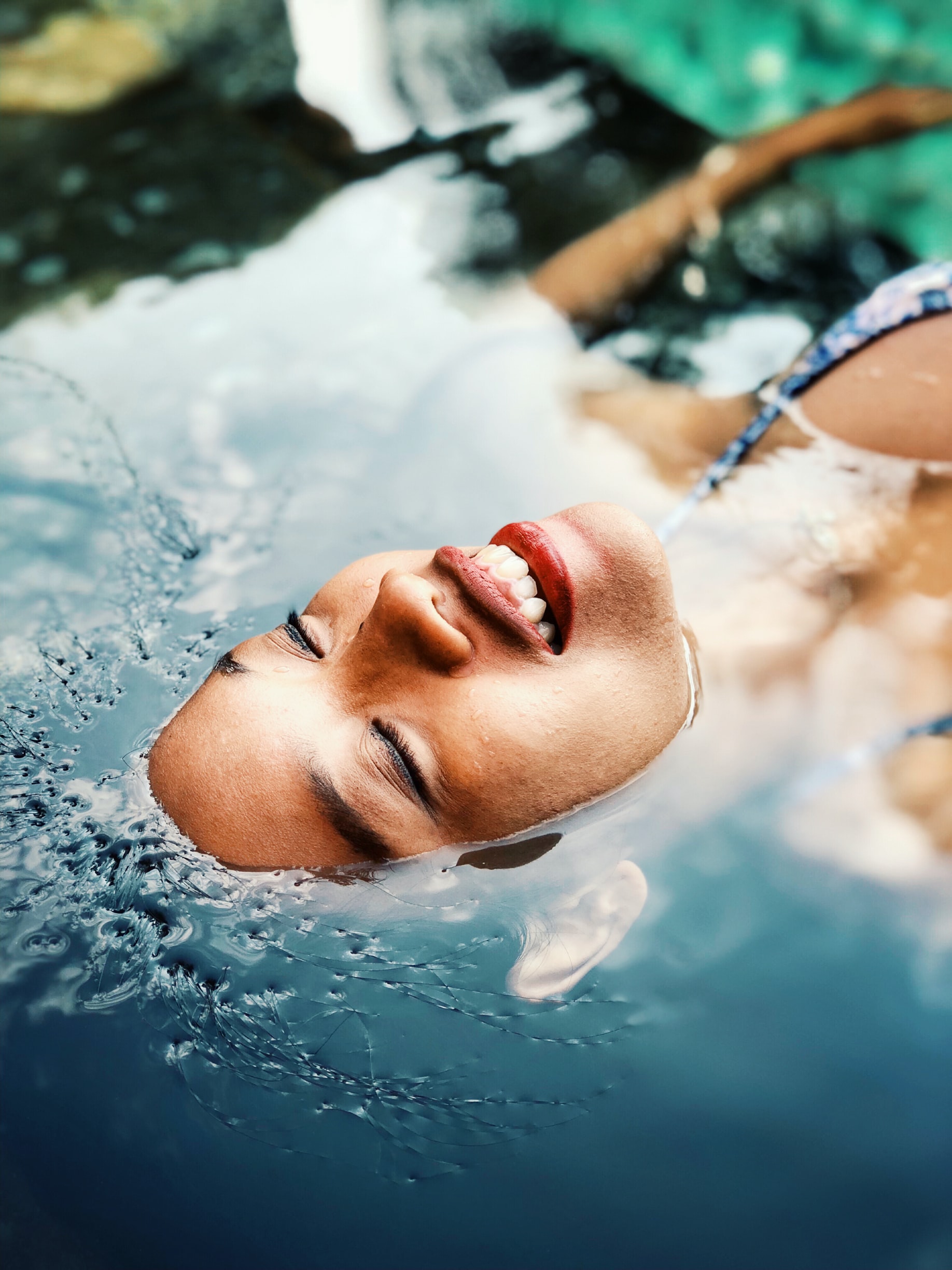 woman_in_water_smiling